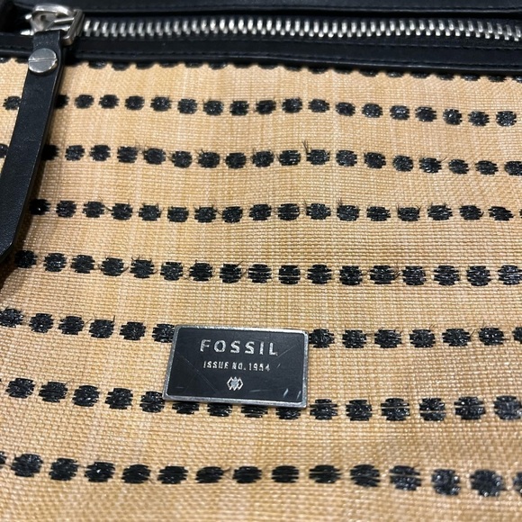 Fossil Purse Tan With Black Accent Crossbody Adjustable Strap - Picture 3 of 12